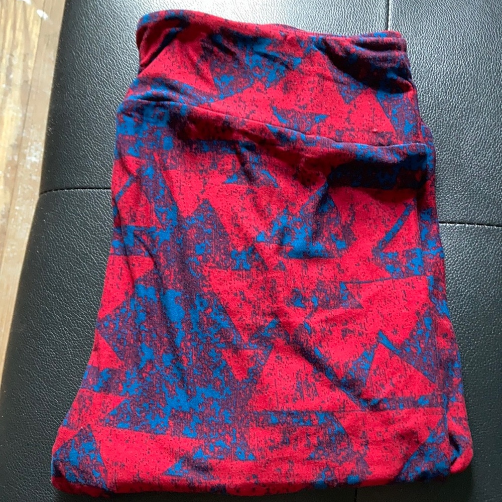 *Tall and curvy LuLaRoe Leggings